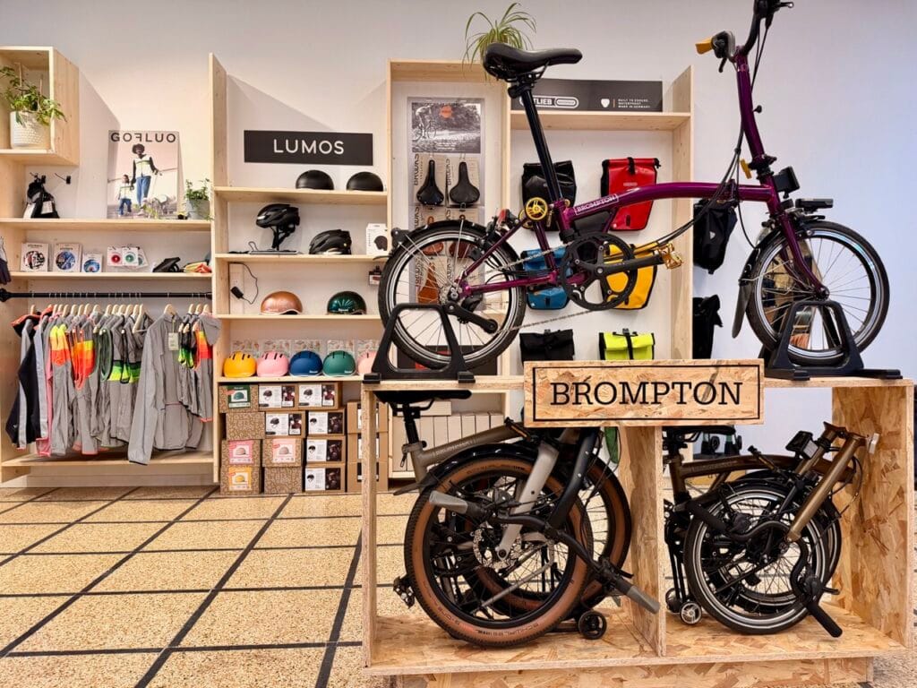 Découvrez notre gamme de vélos cargos, pliants & électriques taillés pour les transports au quotidien